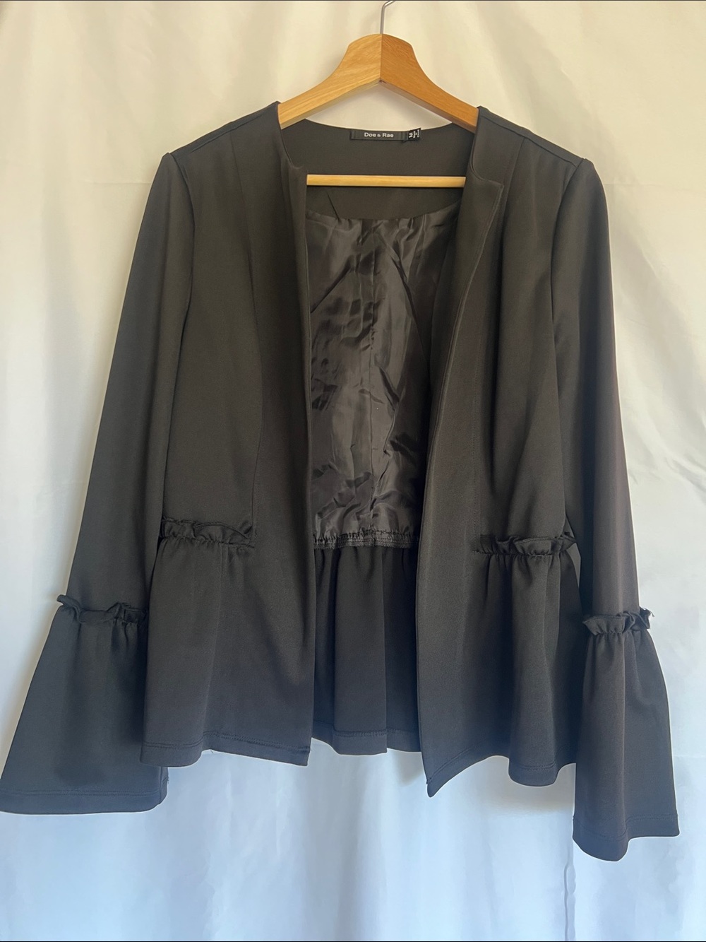 Doe & Rae Black Open-Front Ruffle Peplum Jacket